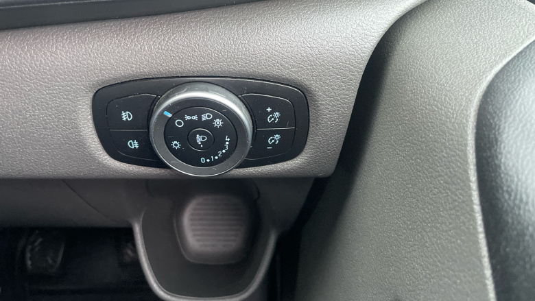 Ford Transit Custom 300 L2 Diesel Fwd 2.0 EcoBlue 170ps Low Roof Limited Van